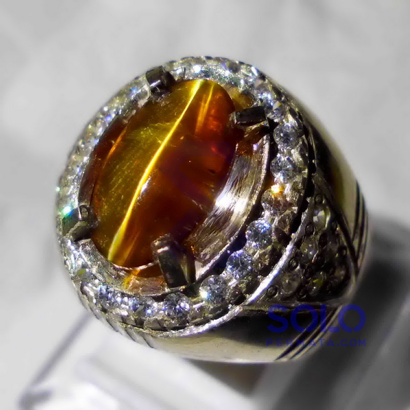 Batu Opal Cat Eye