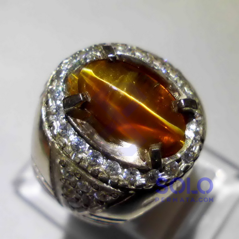 Batu Opal Cat Eye